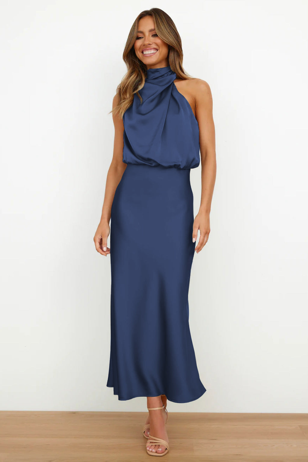 Elira– Satén Largo con Cuello Halter