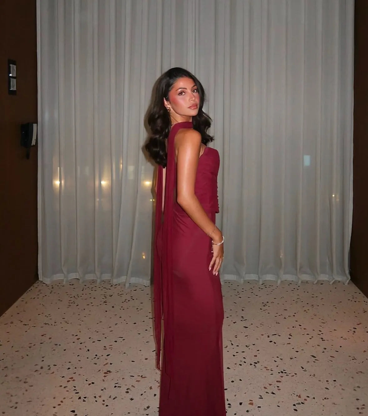 Lucia - Elegante vestido Burdeos