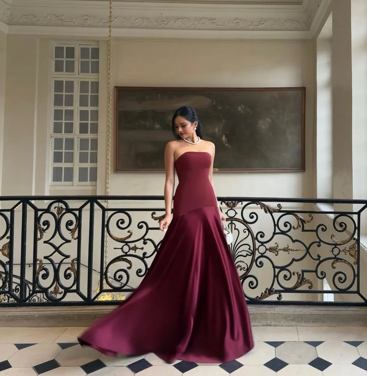Camila - Vestido Burdeos Elegante Sin Tirantes