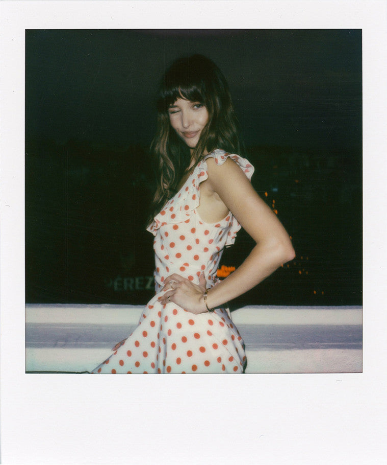 Nia- Vestido blanco lunares rojos