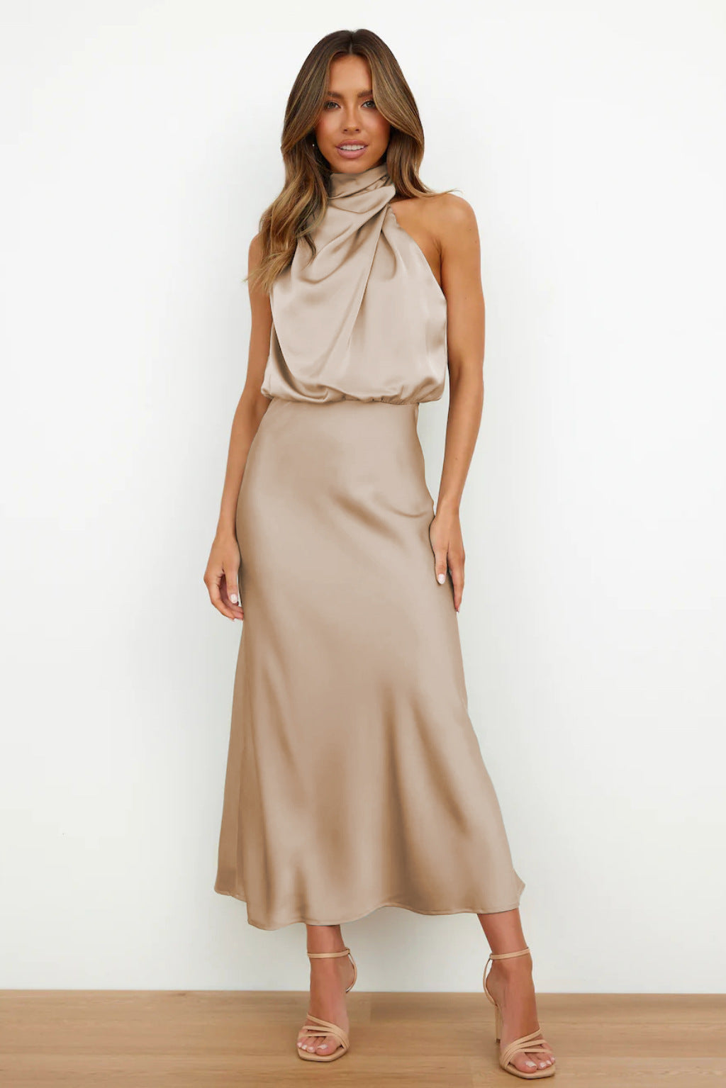 Elira– Satén Largo con Cuello Halter