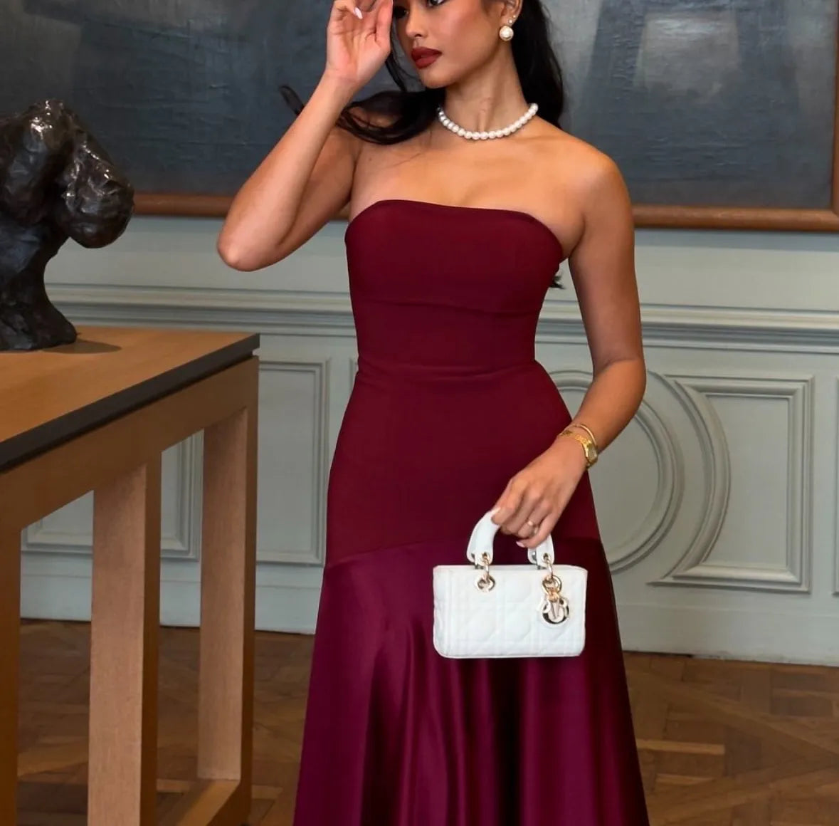 Camila - Vestido Burdeos Elegante Sin Tirantes