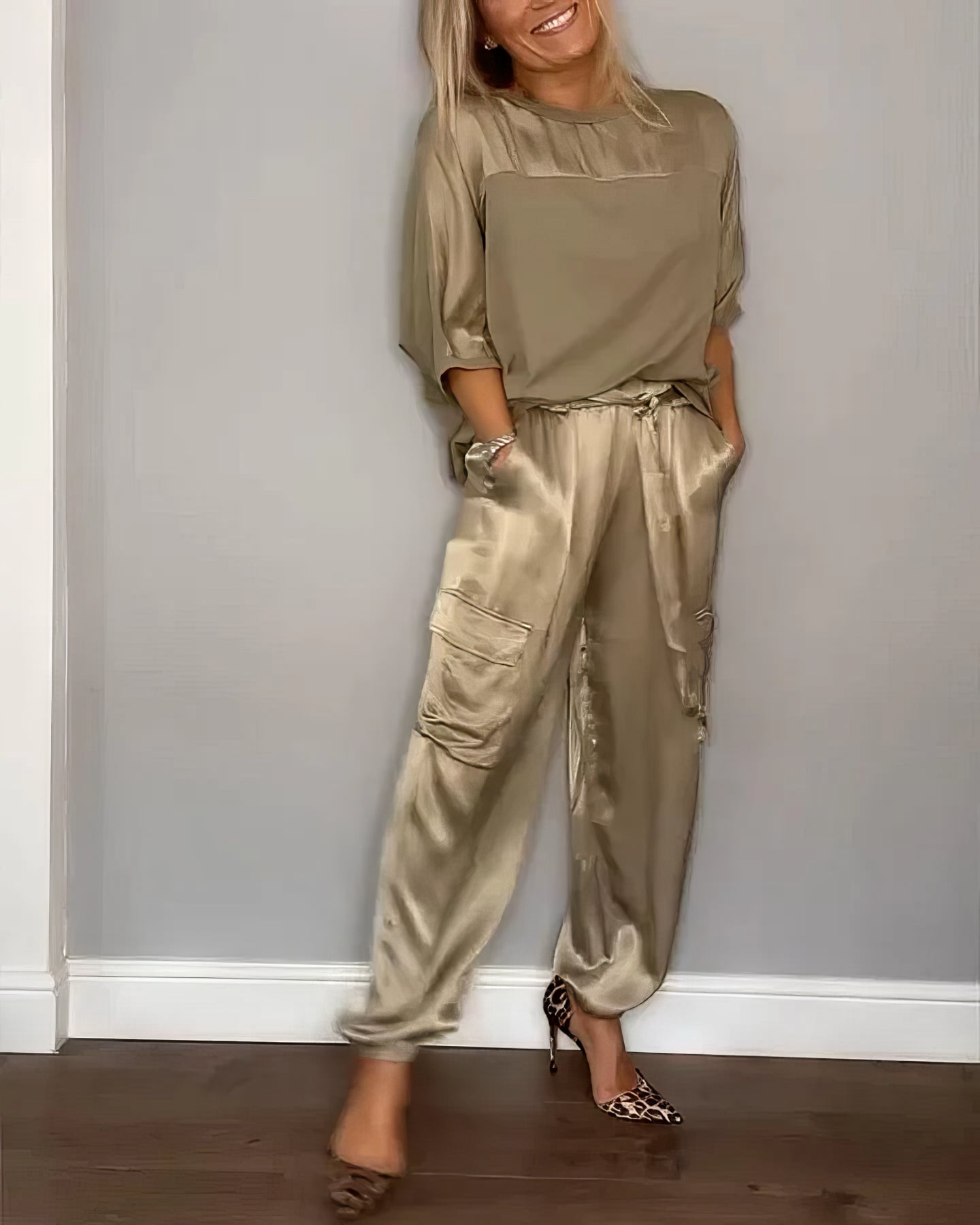 Conjunto de Satén Elegante de Dos Piezas con Blusa y Pantalón