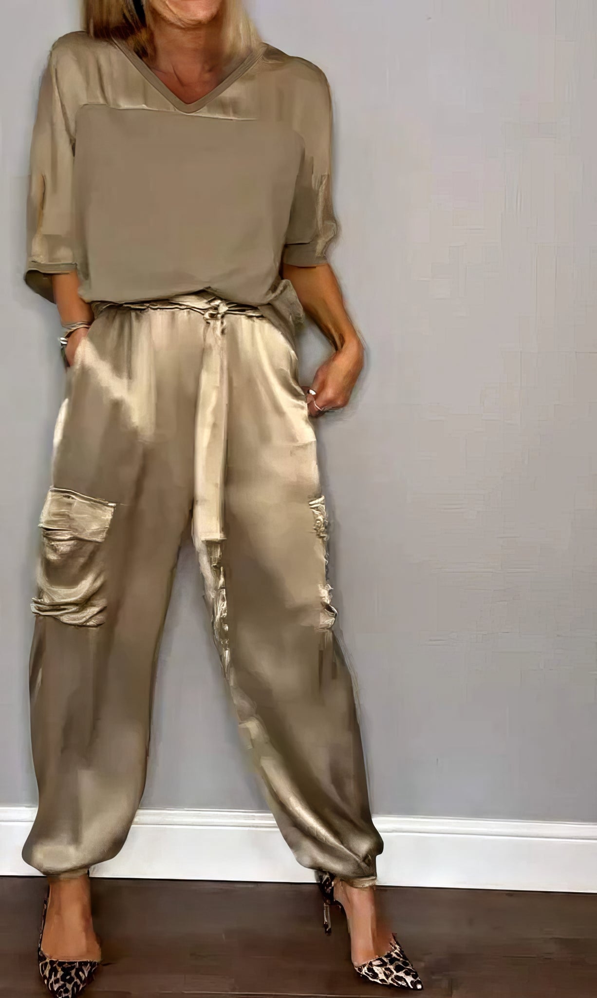 Conjunto de Satén Elegante de Dos Piezas con Blusa y Pantalón