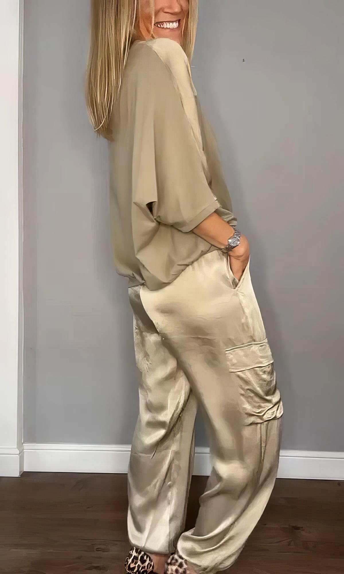 Conjunto de Satén Elegante de Dos Piezas con Blusa y Pantalón