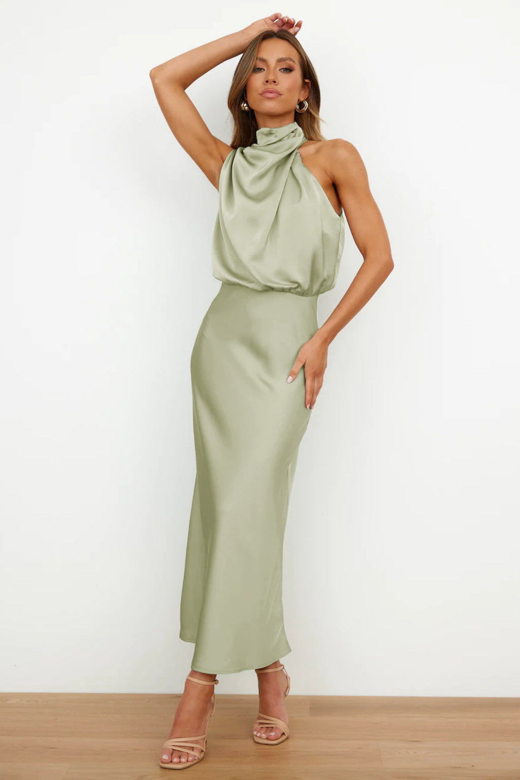 Elira– Satén Largo con Cuello Halter